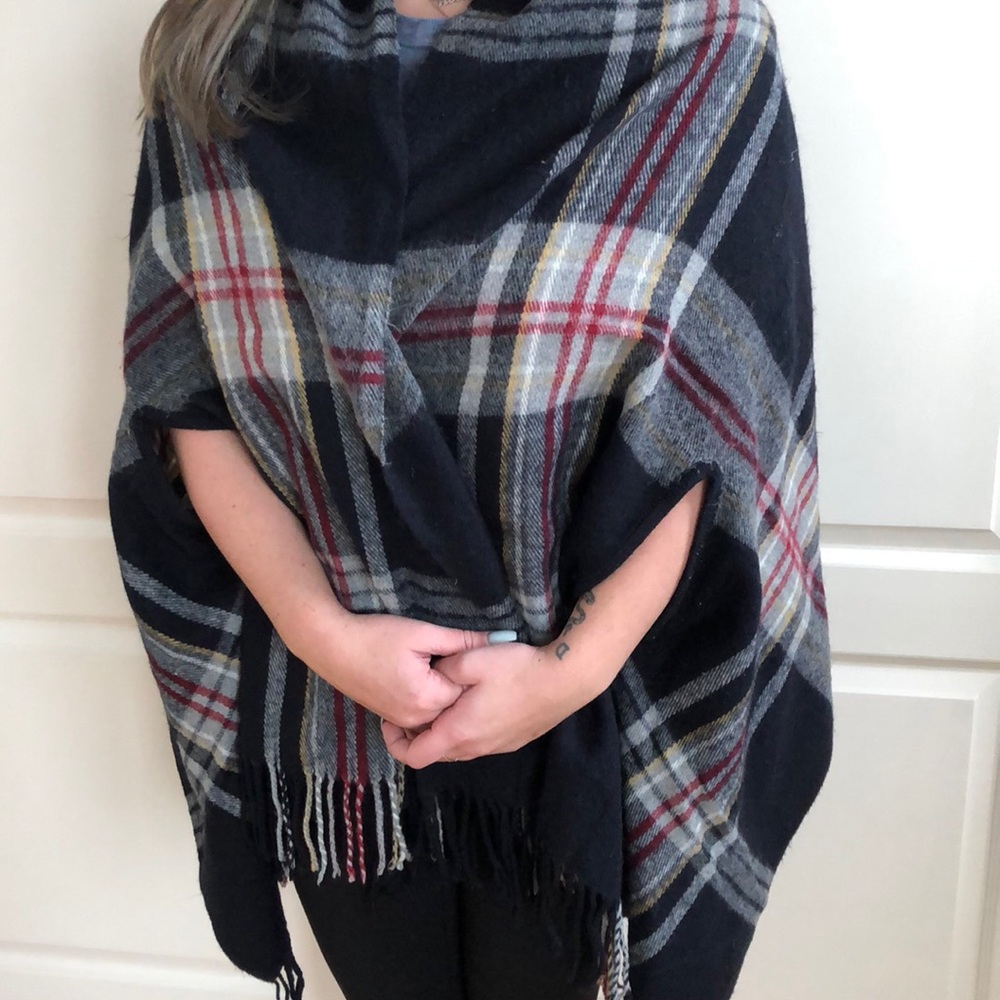 Poncho wrap | Black and Grey Plaid | One size fits all
